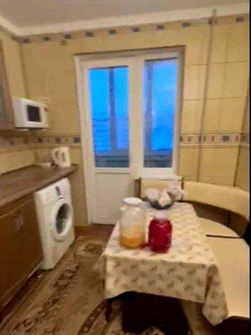 Власник. Здам двокімнатну квартиру на Комкова.