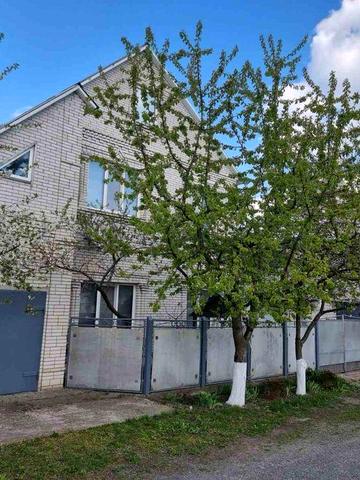 Продається будинок з сараєм та ангаром