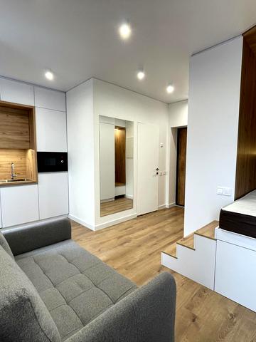 Естонська вул., 10