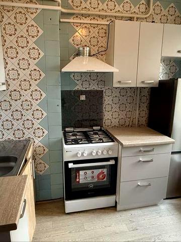 Сдам 2 комнатную квартиру на 1 этаже Бочарова 35/ Крымский бульвар