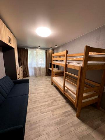 Продам 3-кімнатну квартиру, 64 м², 3/5, вул. Волковича