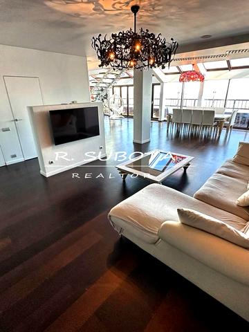 Академіка Чекмарьова вул., 2