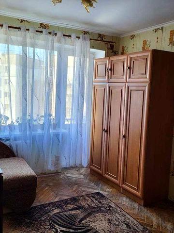 Бровари продам 1 кім.квартиру вул.Незалежності 2а.