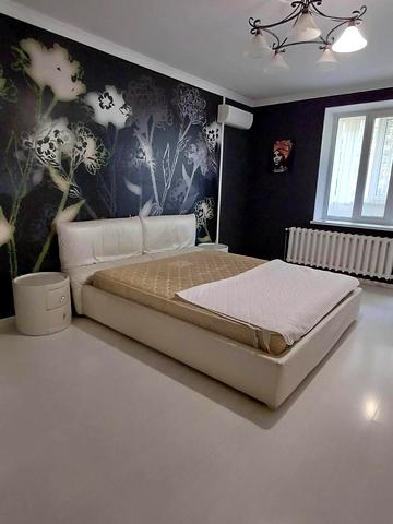 Академіка Сахарова вул., 30