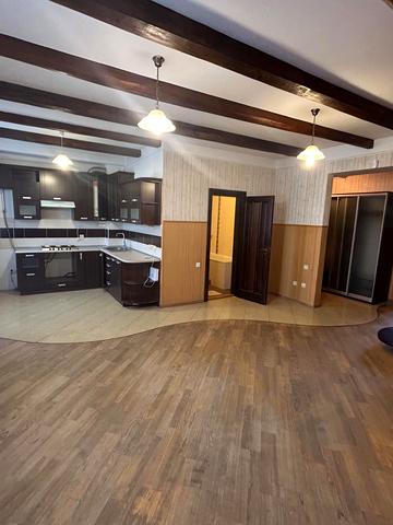 Перемиська вул., 9