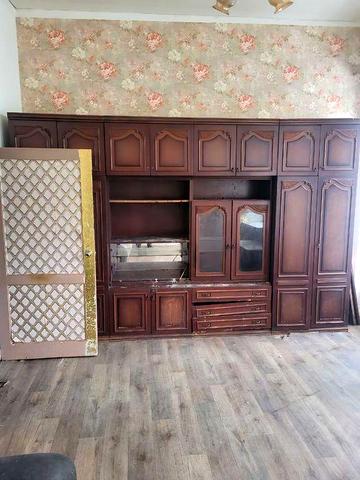 Контрактова площа, світло не вимикають. Під ремонт.