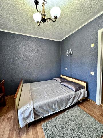 Князя Володимира Великого просп., 112