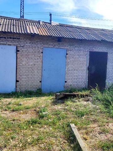 Продам двухкімнатну квартиру зі своїм двориком.