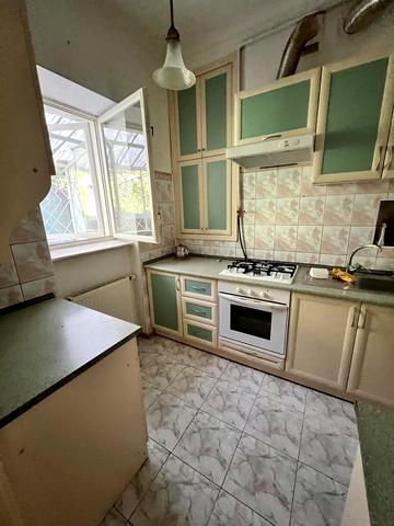 Снопківська вул., 13