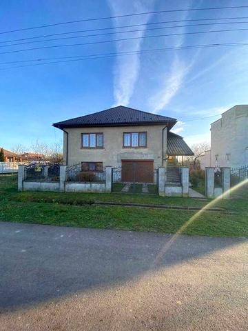 Продам будинок 195 м², поруч із м. Берегове . Закарпаття