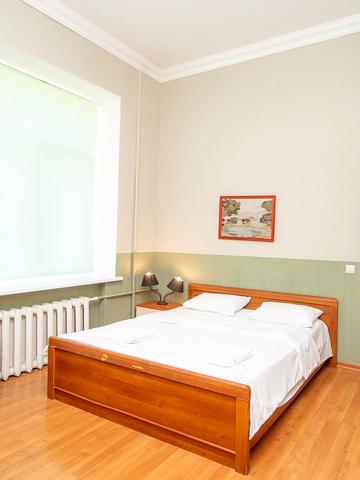 Мала Житомирська вул., 5