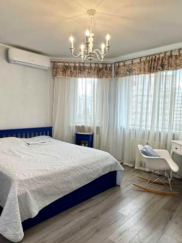 Миру вул., 10