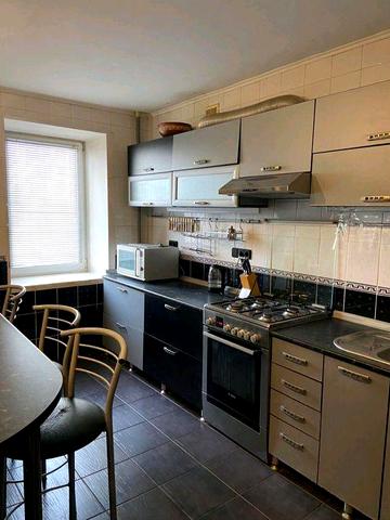 Здається 2 кімнатна квартира , П ятикути ( Гетьмана Полуботка), центр!