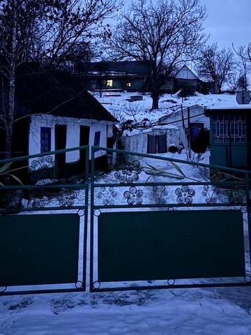 Приватний будинок та окрема добудова 20 соток