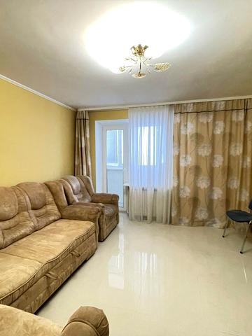 Космонавтів вул., 140