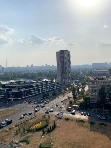 Оболонська пл. (Дружби Народів СРСР), 1