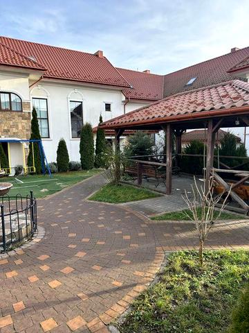 Продаж котеджу у мальовничому місці