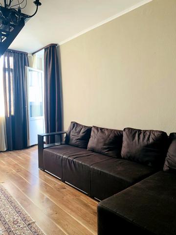 Воскресенська вул., 14-Б