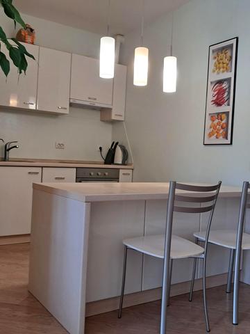 Кадетський Гай вул., 6