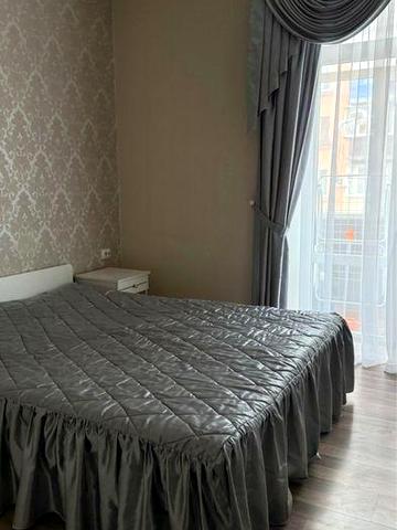 Соборності 44 парковка у дворі