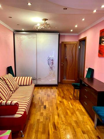 4к квартира, Драгоманова 18, Позняки,гарний стан, газ, 5й поверх.