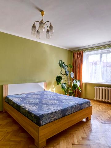 Джона Ленона вул., 33