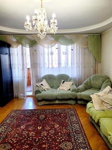 Червоної Калини просп. (Володимира Маяковського), 72