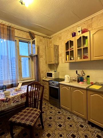 Бахмацька вул., 10