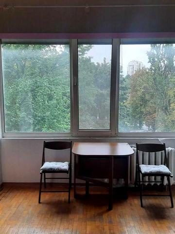 Однокімнатна квартира біля парку , недалеко до метро