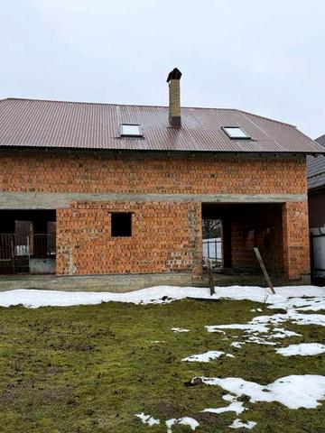 Будинок   с.Чумальово   центрі. По центральній вулиці