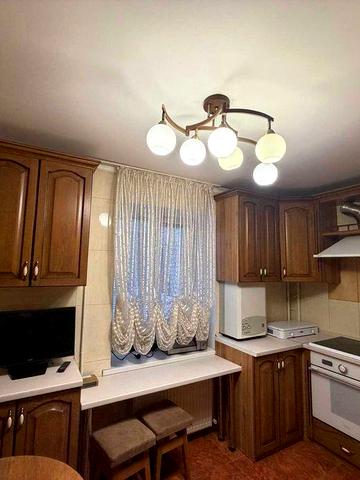 Здам трикімнатну квартиру в центрі