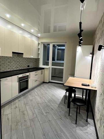 Героїв Харкова просп. (Московський), 272