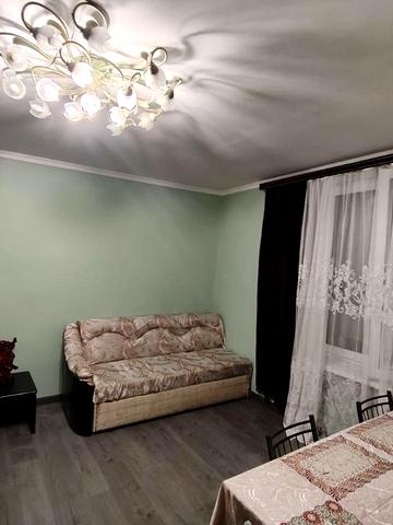 Зарічна вул., 6