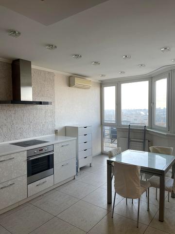 Вадима Гетьмана вул., 1-А