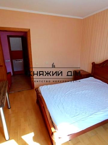 Анни Ахматової вул., 13-А