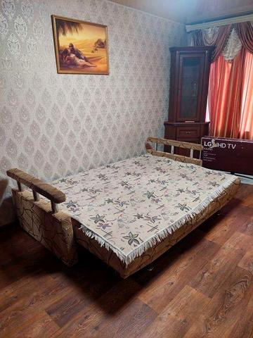 Сдаю хорошую 2-х комнатную квартиру в Лесках (ул.Крылова-23 ).