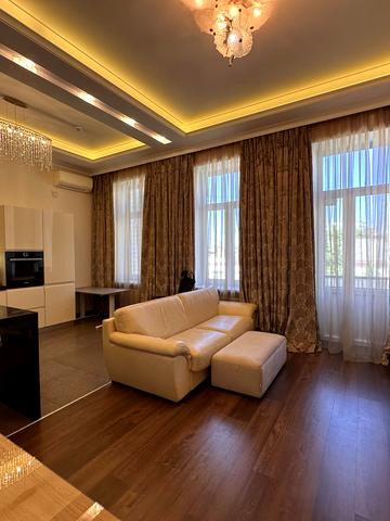 Володимирська вул., 81