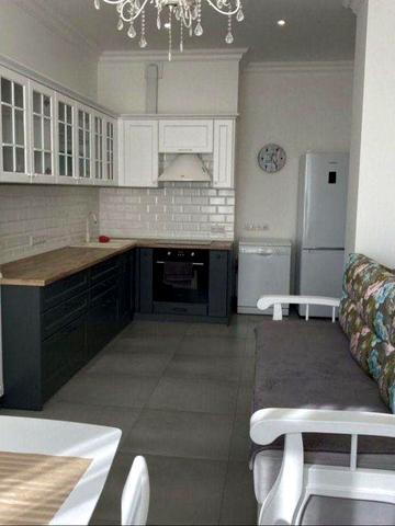 Оренда преміальної квартири з панорамним видом на море
Французький бул