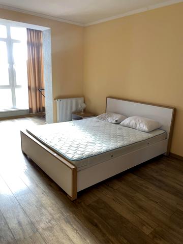 Яблунева вул., 6