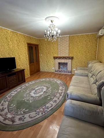 Оренда 4-х кім квартири, світло не вимикають.