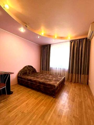 Здається простора 3-кімнатна квартира , шосе Донецьке 114