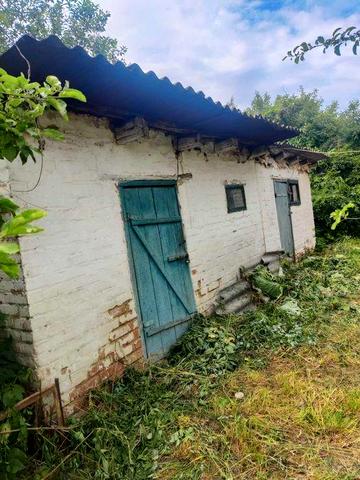 Продам земельну ділянку з старою хатою у центрі диканьки