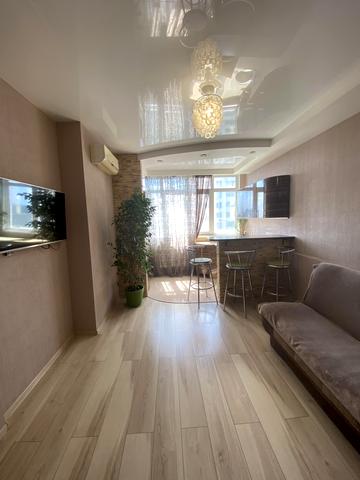 Феодосійська вул., 1