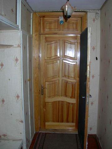 Продам двокімнатну квартиру в районі лікарні.