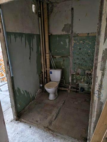 Сдам двухкомнатную квартиру под ремонт