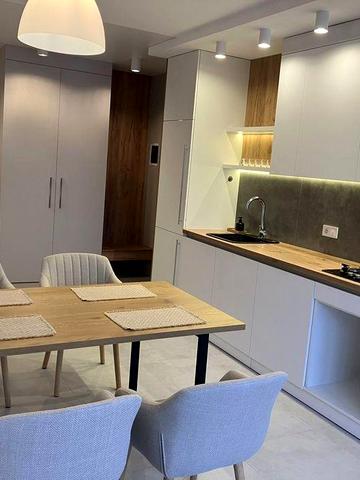 3-к Милославська 8 три спальні