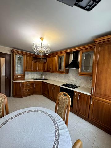 Менахем-Мендл Шнеєрсона вул. (Мініна), 5