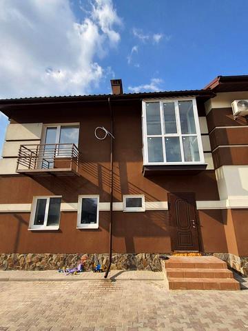 Чорновола вул., 8