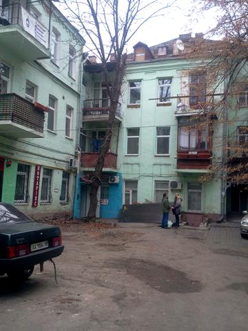 Межигірська вул., 22