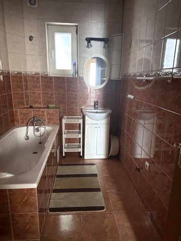 Здається будинок